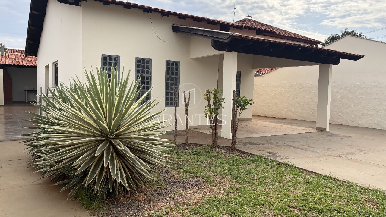 Foto de ?? Casa à venda na Avenida Rosário Congro – Colinos podendo ser comercial . em Colinos, Três Lagoas