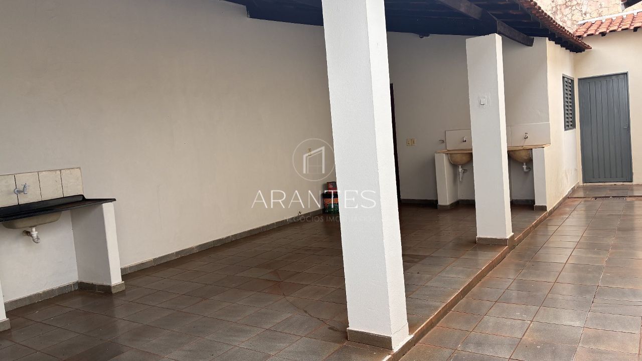 Foto de ?? Casa à venda na Avenida Rosário Congro – Colinos podendo ser comercial . em Colinos, Três Lagoas