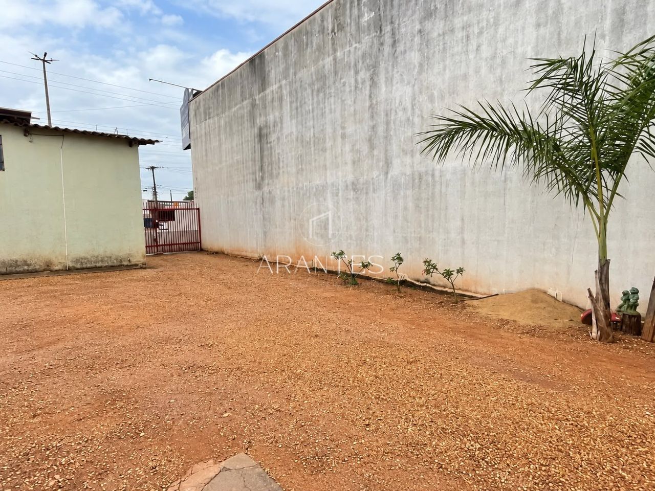 Foto de CASA À VENDA COM TERRENO E SALÃO COMERCIAL. em Av. Ranunpho Marques Leal, Três Lagoas