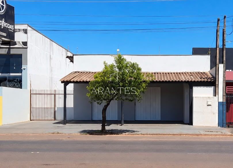 Foto de CASA À VENDA COM TERRENO E SALÃO COMERCIAL. em Av. Ranunpho Marques Leal, Três Lagoas