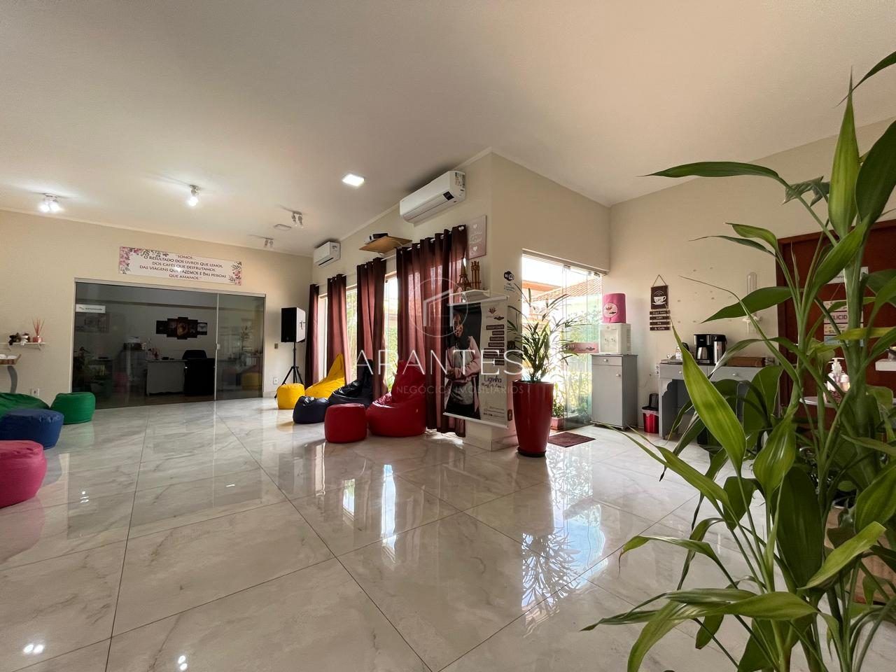 Foto de CASA DE ESQUINA NO COLINOS À VENDA em Colinos, Três Lagoas