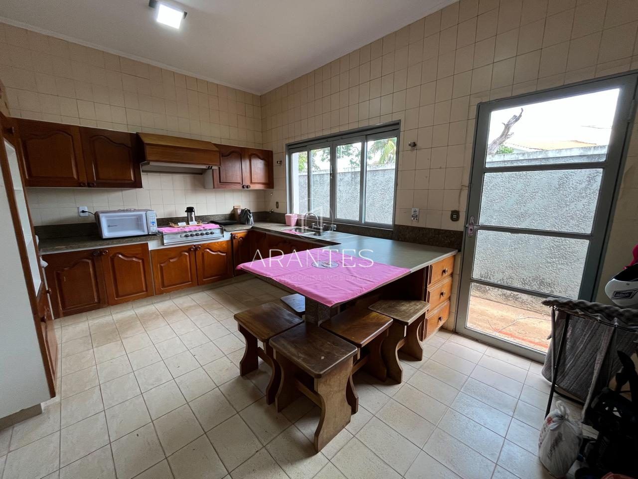 Foto de CASA DE ESQUINA NO COLINOS À VENDA em Colinos, Três Lagoas