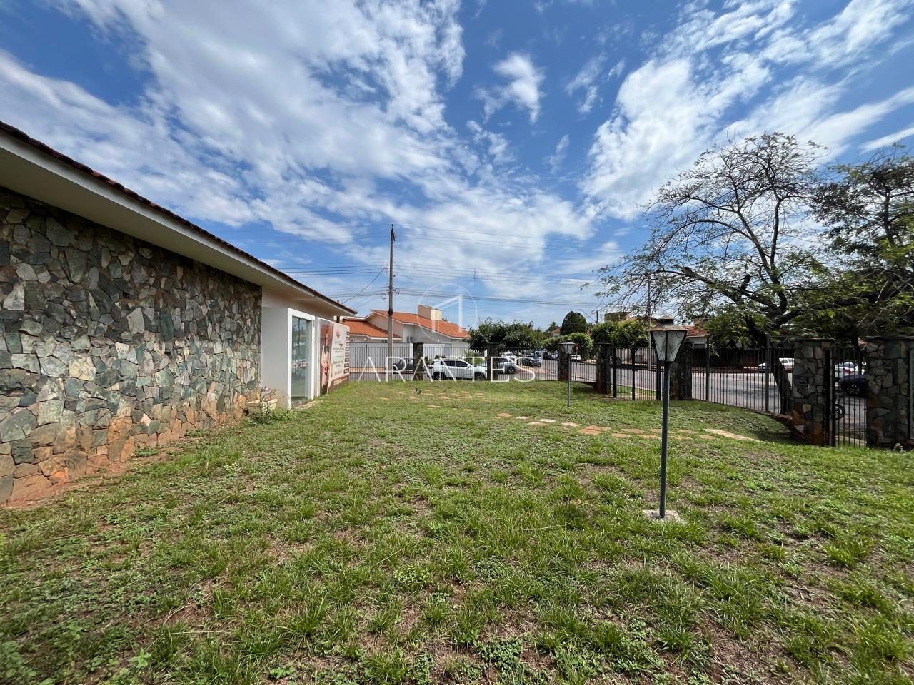 Foto de CASA DE ESQUINA NO COLINOS À VENDA em Colinos, Três Lagoas