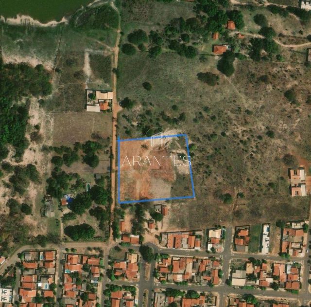  Terreno à Venda no Jardim Dourados