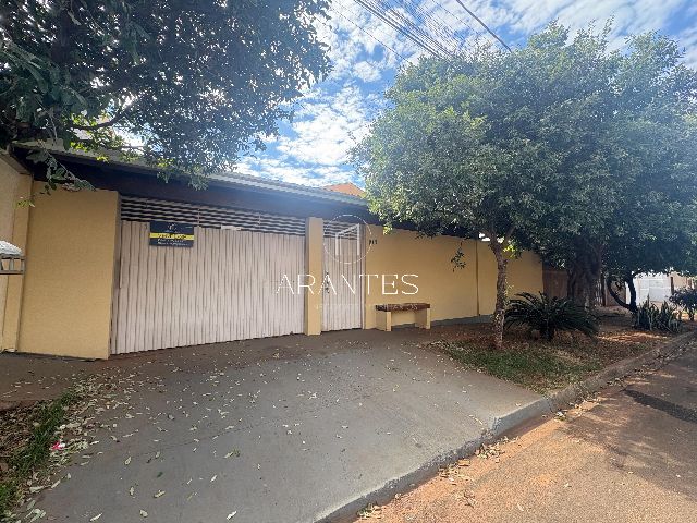 Casa à venda no Bairro Jardim Caranda 