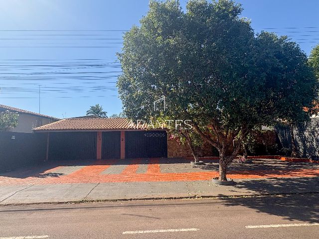Casa à venda no Bairro Colinos