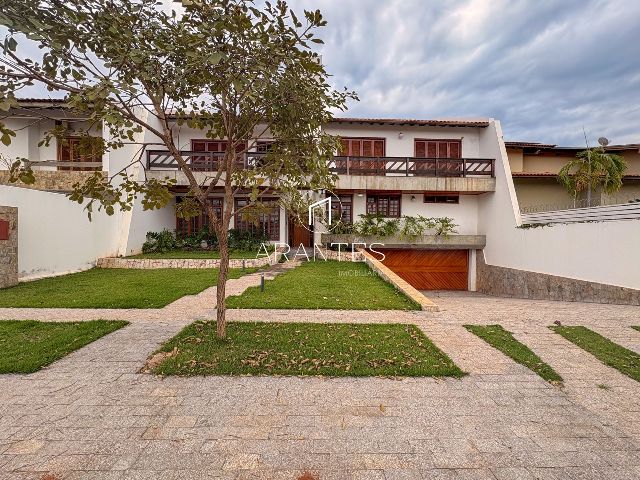 Casa de Alto Padrão no Bairro Colinos – Tradição e Conforto