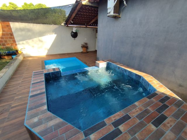 Linda Casa com Piscina