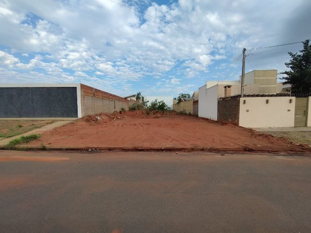 Terreno no bairro Ipê 2 