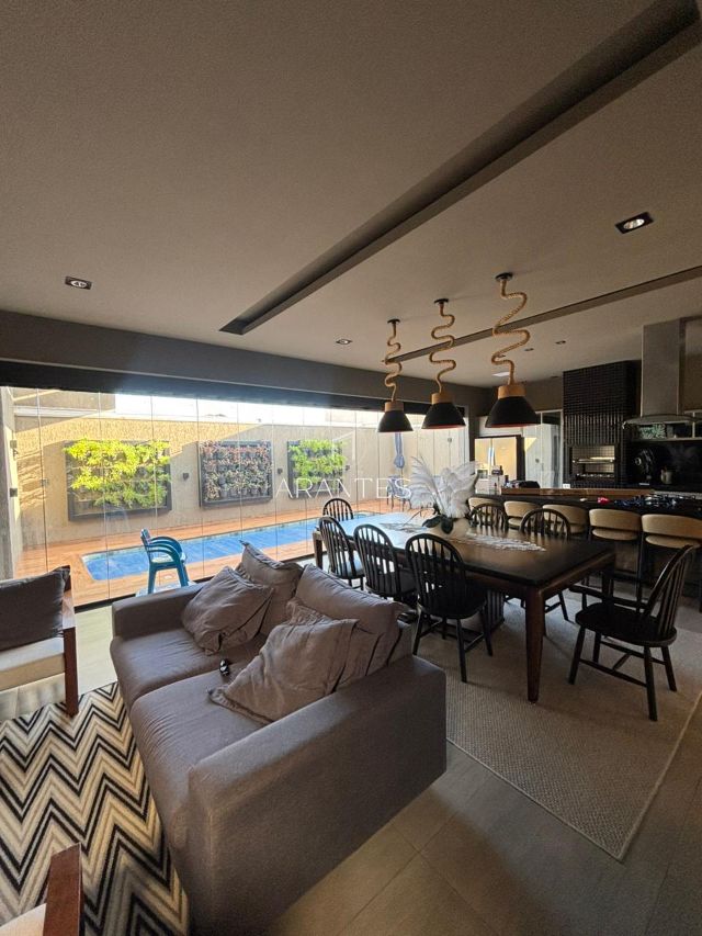 Casa térrea em condomínio, 3 suítes (1 master) – Portal das Águas – Porteira Fechada