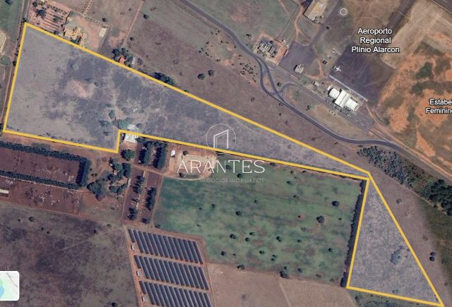 Àrea a venda próximo ao aeroporto