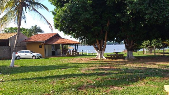 ALUGO RANCHO PARA MORADIA