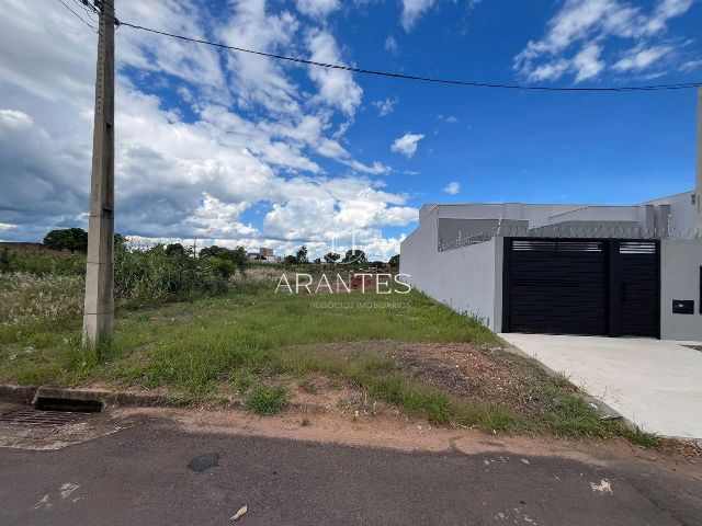 TERRENO COM EXCELENTE LOCALIZAÇÃO À VENDA