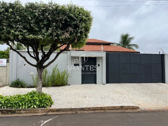 CASA ALTO PADRÃO À VENDA NO BAIRRO SANTOS DUMONT