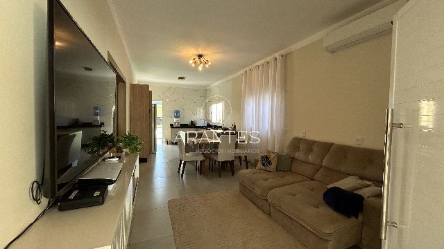 Casa a venda no Jamel Ville com terreno amplo 