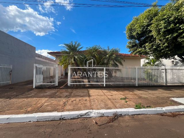 CASA NO CENTRO PRA VENDA OU LOCAÇÃO