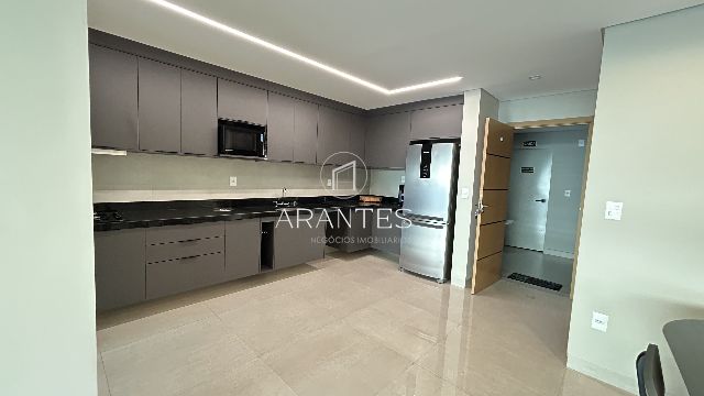 Apartamento mobiliado em andar privilegiado, com 3 suítes espaçosas, ambientes planejados .