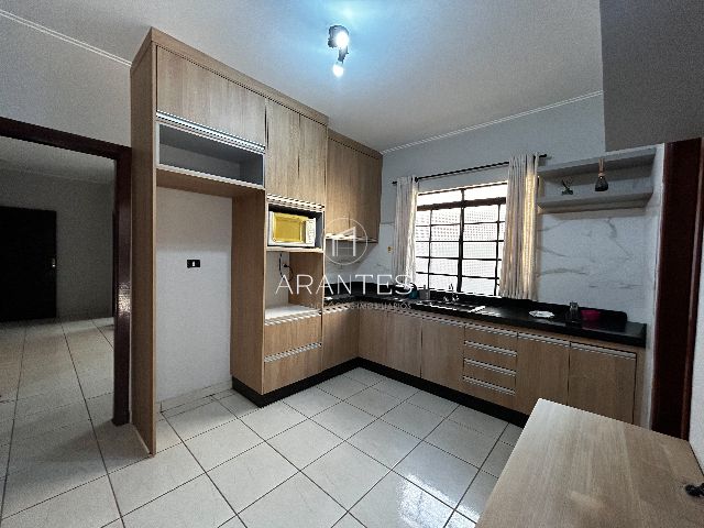 Casa Moderna com Espaço Gourmet e Acabamento em Alto Padrão