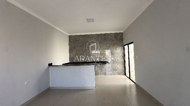 VENDE-SE CASA NO BAIRRO IPÊ V