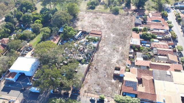 Terreno à venda na avenida Filinto Muller