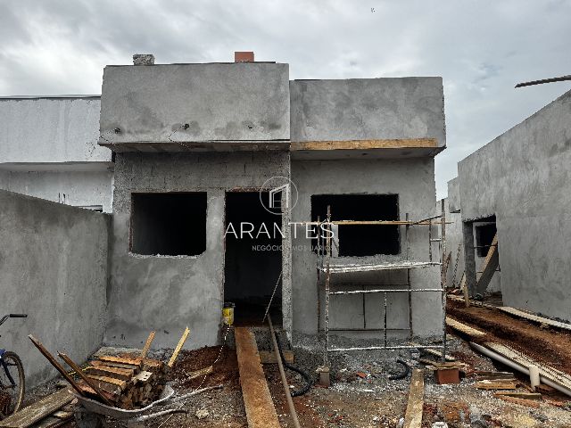 CASA BEM LOCALIZADA NO BAIRRO VILA HARO COM 2 QUARTOS C\SUITE