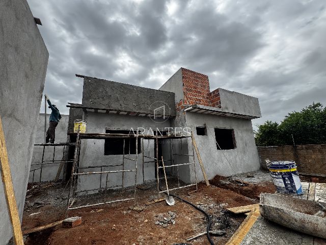 CASA BEM LOCALIZADA NO BAIRRO VILA HARO COM 2 QUARTOS
